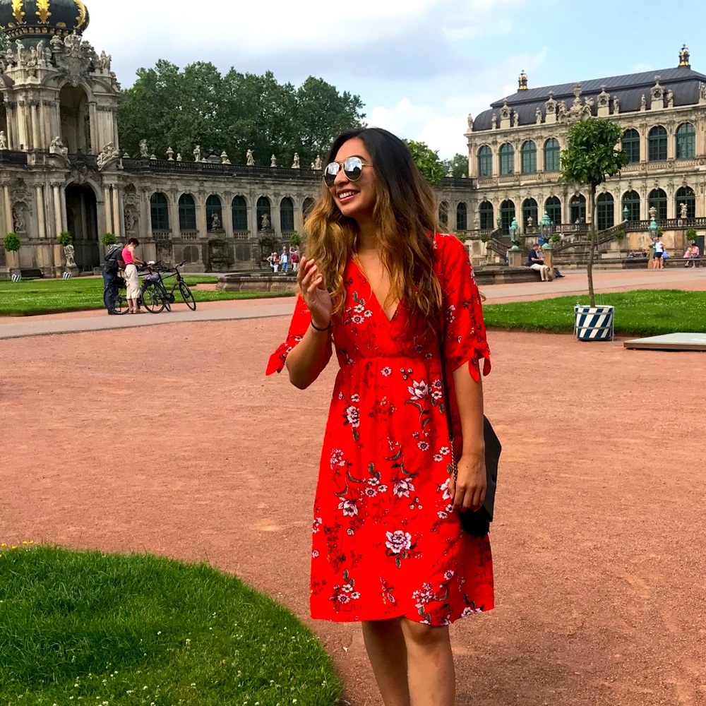 🫶🏼 Red floral dress